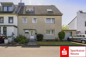 Charmante Doppelhaushälfte mit großem Potenzial, Garage und sonnigem Garten