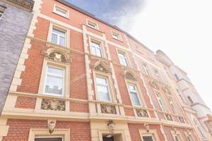 Altbaucharme trifft moderne Ausstattung: Sanierte Wohnung mit Balkon in Düsseldorf-Eller