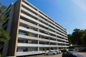 Renoviert und bezugsfertig... große 3-Zimmerwohnung im EG mit Balkon und Vinylboden!