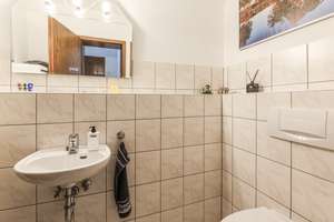 Einziehen und wohlfühlen: Attraktive Dachgeschosswohnung mit sonnigem Balkon und Tageslichtbad – 45472 Heißen, Mülheim an der Ruhr – Vorschaubild 9