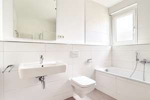 Wohnen mit Komfort: 3-Zimmer-Wohnung mit 106 m², EBK und Balkon – Karlsbader Platz 14, 65197 Rheingauviertel / Hollerborn, Wiesbaden – Vorschaubild 8