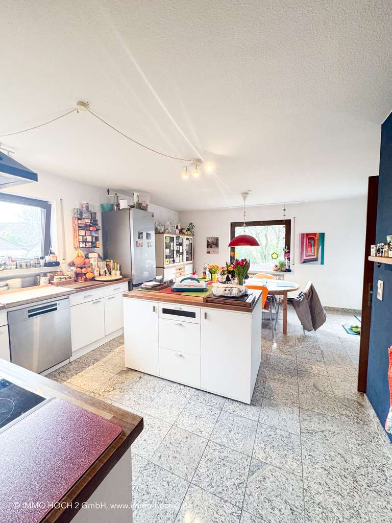 Immobilie in Allmersbach im Tal - Großzügige 6-Zimmer-Wohnung mit Garten, Terrasse, Garage und Einliegerwohnung - Bild 0