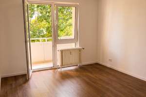 Helle, frisch renovierte 3-Zimmer-Wohnung mit Balkon & Tageslichtbad in Frankfurt- Niederursel – 60439 Niederursel, Frankfurt am Main – Vorschaubild 2