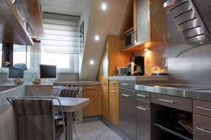 Klimatisierte Maisonette-Wohnung, voll möbliert, mit großer Dachterrasse, Gartennutzung & Stellplatz – 40547 Lörick, Düsseldorf – Vorschaubild 4