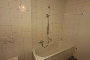 Geräumiger und heller Altbau mit Balkon in zentraler Lage – Rüdigerstraße 2, 97070 Altstadt, Würzburg – Vorschaubild 8