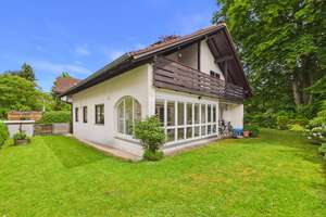 Exklusives Einfamilienhaus auf sonnigem Grundstück in München-Forstenried – Die vollständige Adresse der Immobilie erhältst du vom Anbieter., 81476 Forstenried, München – Vorschaubild 1