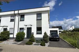 Bonn
Doppelhaushälfte mit Terrasse, Garten, Garage u. Luftwärmepumpe! – Die vollständige Adresse der Immobilie erhältst du vom Anbieter., 53225 Geislar, Bonn – Vorschaubild 2