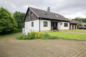 Charmantes 1-2 Familienhaus mit viel Potenzial in ruhiger Lage in St. Blasien – Waldshut (Kreis) – Vorschaubild 2