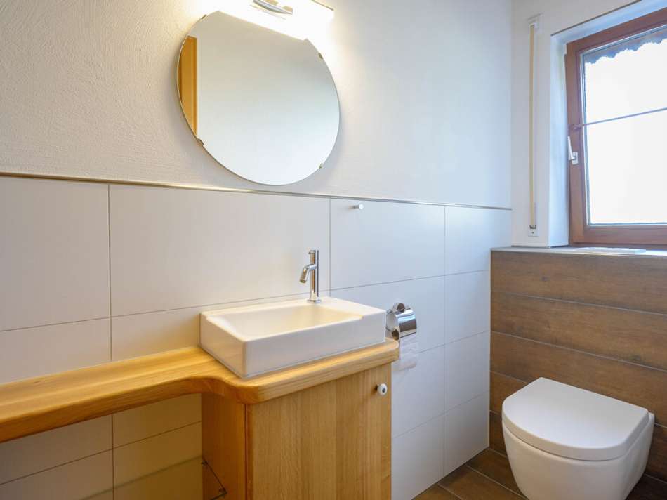 separates WC