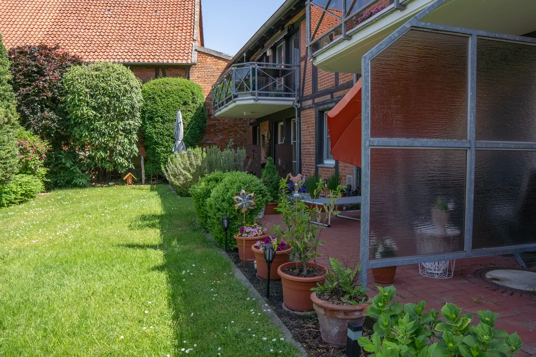 Terrassen und Balkone der Mehrfamilienhäuser