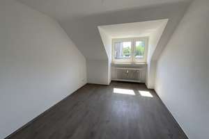 Frisch renovierte Dachgeschosswohnung! – Stephanstr. 1, 40599 Reisholz, Düsseldorf – Vorschaubild 11