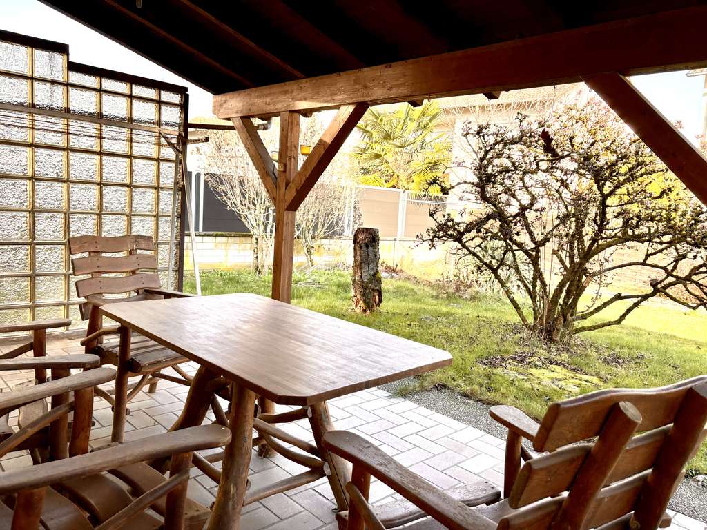 Immobilie in Hemsbach - Familientraum - Großzügig wohnen: viel Licht, zwei Etagen und ein herrlicher Garten und Südbalkon h - Bild 2