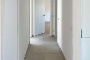 Erstbezug nach Kernsanierung: Großzügige 3-Zimmer-Wohnung mit Balkon in München-Trudering - WE 5 – 81825 Waldtrudering, München – Vorschaubild 2