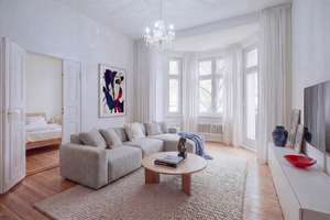 Platz für die ganze Familie: Helle Gründerzeit-Wohnung mit Balkon und 100 m² Wohnkomfort