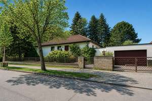Bezugsfrei: Stilvoller Bungalow am Waldrand – 280 m² Wohn-/Nutzfläche – Die vollständige Adresse der Immobilie erhältst du vom Anbieter., 12307 Lichtenrade, Berlin – Vorschaubild 3