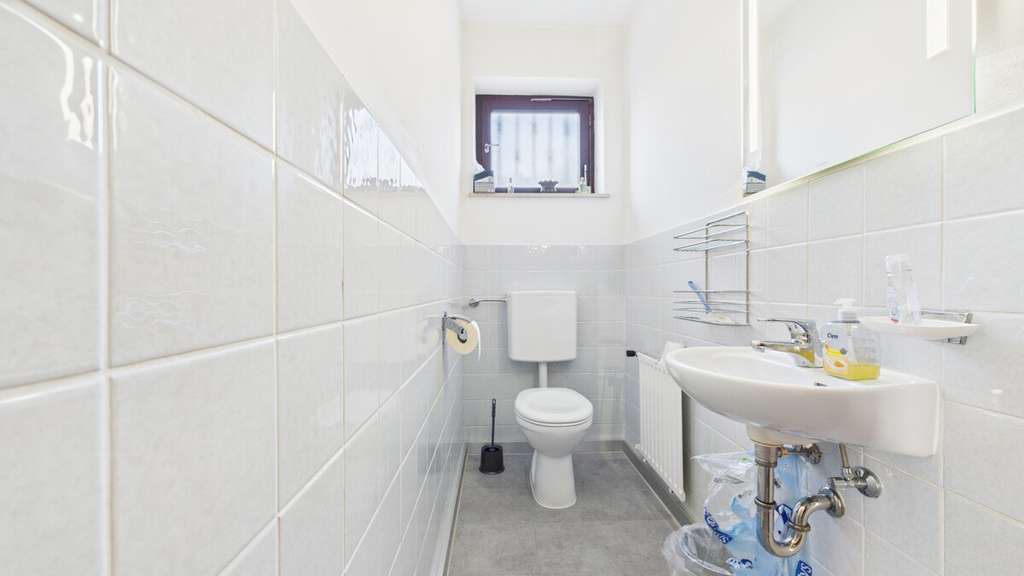 Immobilie in Friedberg - Seltenes Unikat mit Sanierungsbedarf und Weitblick ins Grüne! - Bild 4