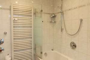 Großzügige Maisonette-Eigentumswohnung mit zwei Ebenen, Balkon, Terrasse und zwei Garagen – Die vollständige Adresse der Immobilie erhältst du vom Anbieter., 34130 Kirchditmold, Kassel – Vorschaubild 8
