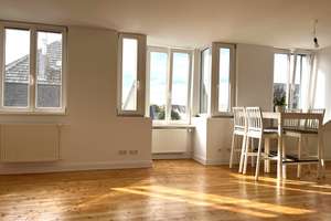 Lichtdurchflutete DG-Wohnung mit Balkon und Weitblick im stilvollen Altbau in Bonn-Poppelsdorf
