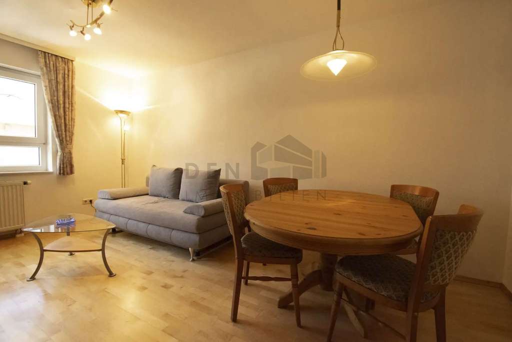 Immobilie in Karlsruhe - Kapitalanlage (4,52%) oder Eigennutz: 2-Zimmer-Wohnung mit Stellplatz in gefragter Innenstadtlage - Bild 4