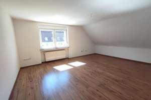 3 Zimmer- Wohnung mit eigenem Gartenanteil, Kinderfreundlich