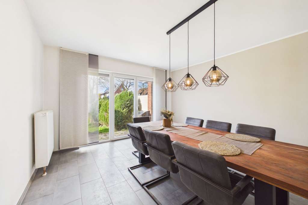 Immobilie in Lünen - Ihr neues Zuhause mit Perspektive: Teilmodernisiertes Zweifamilienhaus mit viel Platz & Potenzial - Bild 4