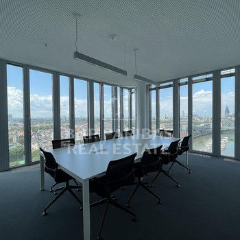 Hochwertige Bürofläche mit herausragender Aussicht im Kranhaus!