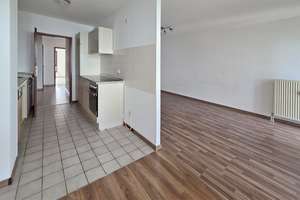 Stadtnahe 3-Zimmer-Wohnung mit Balkon und zwei TG-Stellplätzen – Die vollständige Adresse der Immobilie erhältst du vom Anbieter., 71034 Böblingen – Vorschaubild 6