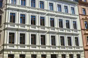 Solides Wohnhaus, ideal für Senioren, Balkone, Aufzug etc. – Görlitz – Vorschaubild 1