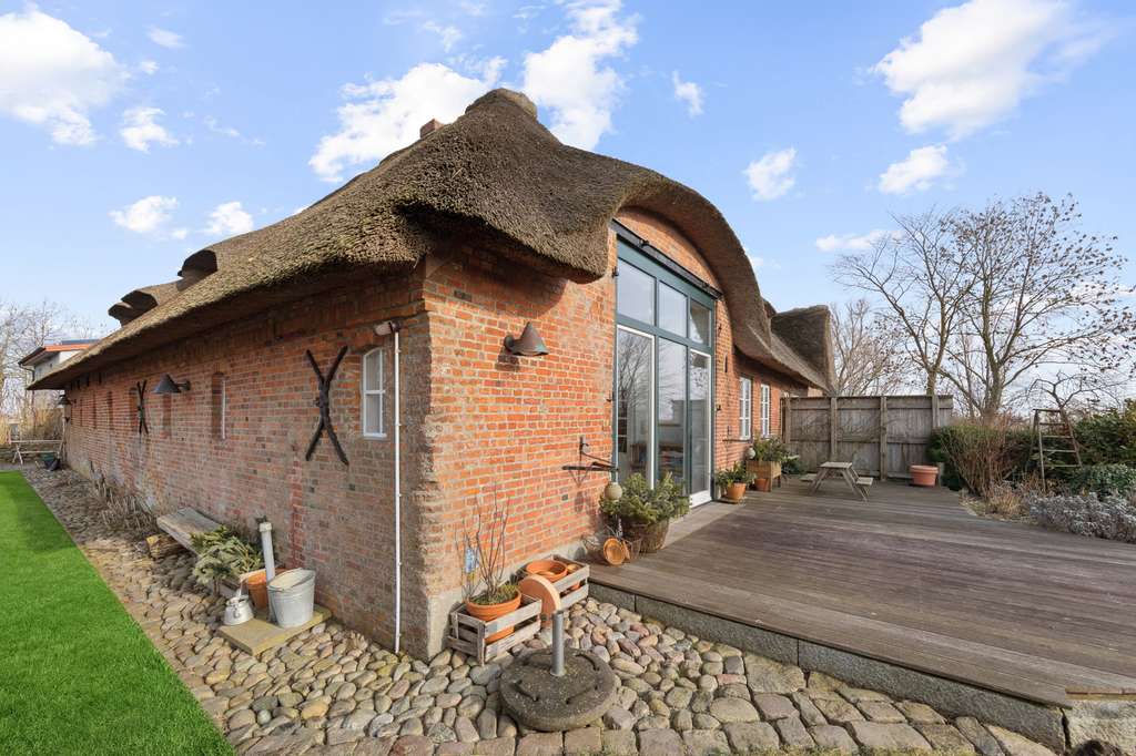 Immobilie in Witzwort - Ruhe, Weite, Meer, Exklusives Zweifamilienhaus unter Reet                   in stilvoller Privatsphä - Bild 1