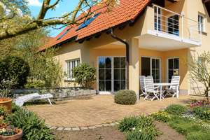Gepflegtes Familienhaus mit Weitblick, Kamin und sonnigem Garten in Dresden-Lockwitz – Die vollständige Adresse der Immobilie erhältst du vom Anbieter., 1257 Lockwitz, Dresden – Vorschaubild 2