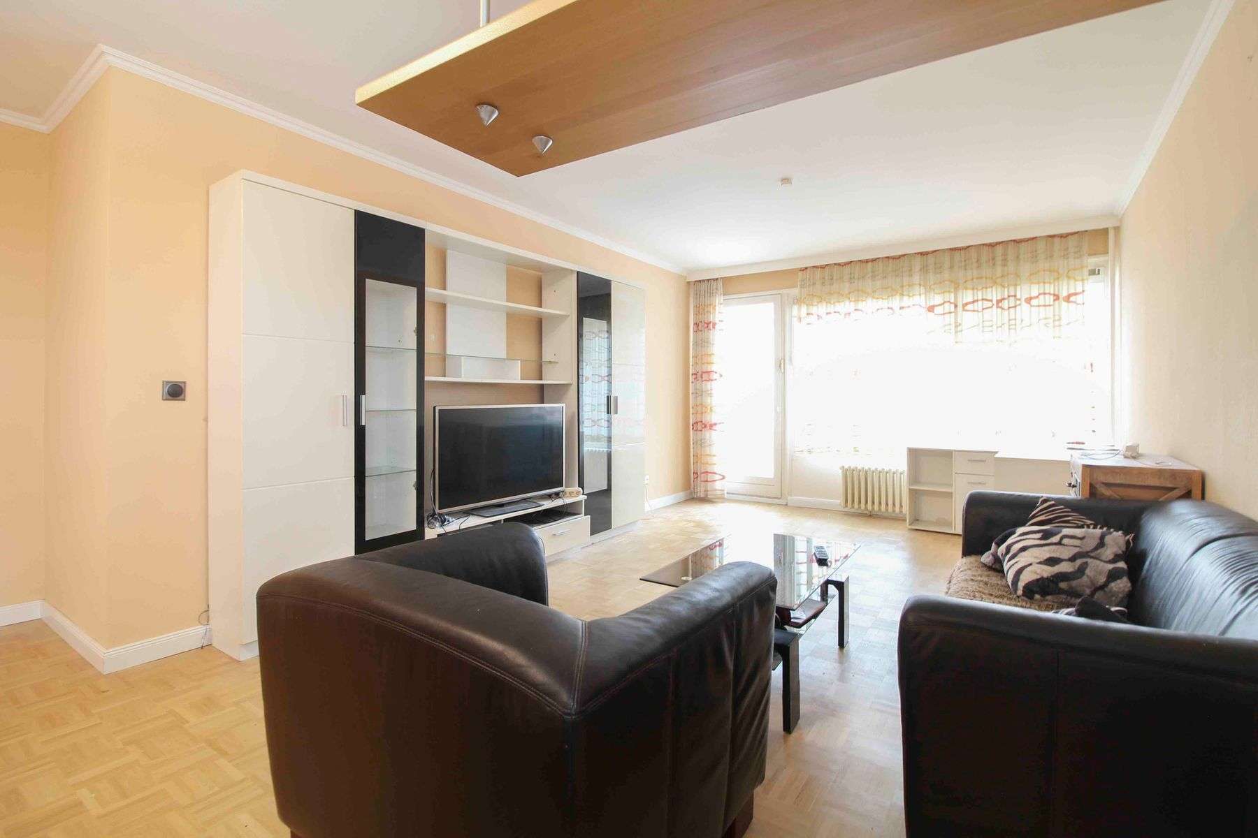 Renovierungsbedürftige 2 - Zimmer Wohnung mit Loggia, Hamburg – Bild 2