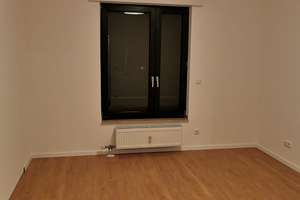 Gepflegte 2,5-Zimmer-EG-Wohnung mit komplett ausgestatteter Küche, Garten und TG-Stellplatz – Lohstraße 49b, 45359 Bedingrade, Essen – Vorschaubild 5
