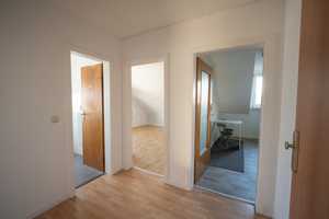 Mehrfamilienhaus mit 2 Garagen || Großes Grundstück mit schönem Garten – Köln – Vorschaubild 5