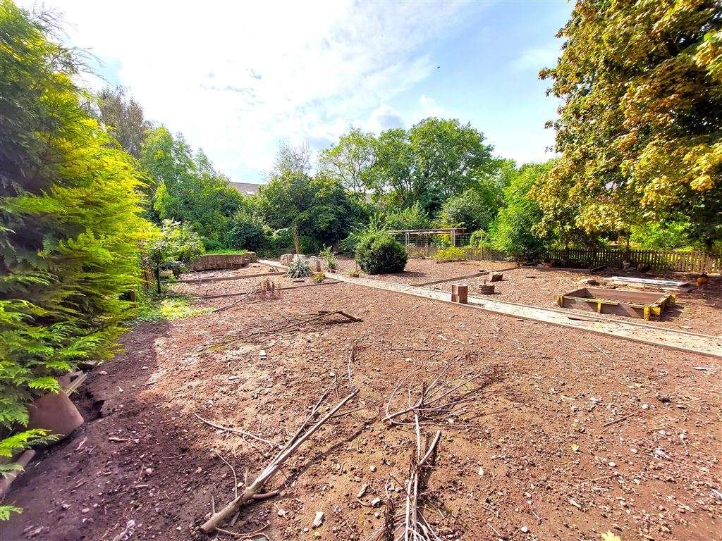 Zweifamilienhaus mit Ausbaupotential mitten in Wallhausen, Mansfeld Südharz Kreis – Bild 3