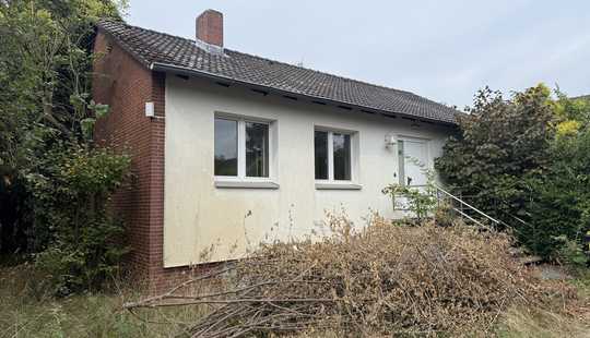 Bild von +++ Sehr stark sanierungsbedürftiges Einfamilienhaus mit Garage +++