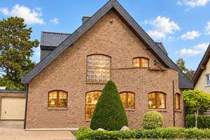 Familienhaus mit Charme und pflegeleichten Garten in der Südstadt – 53879 Euskirchen – Vorschaubild 1