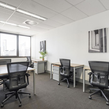 Unbegrenzter Bürozugang zu unseren Öffnungszeiten in Regus Uhlandstraße