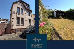 **Zweifamilienhaus mit Potenzial und eingewachsenem Garten**