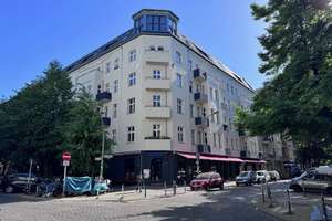 KAPITALANLAGE in TOP-LAGE Friedrichshain | Altbaucharme | attraktiv vermietet | möbliert