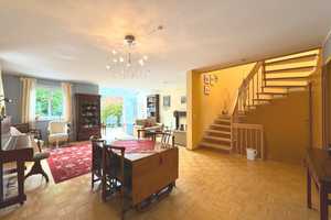 Wunderschöne Doppelhaushälfte in Trier-Irsch mit großem Grundstück, Garage und Carport! – Trier – Vorschaubild 4