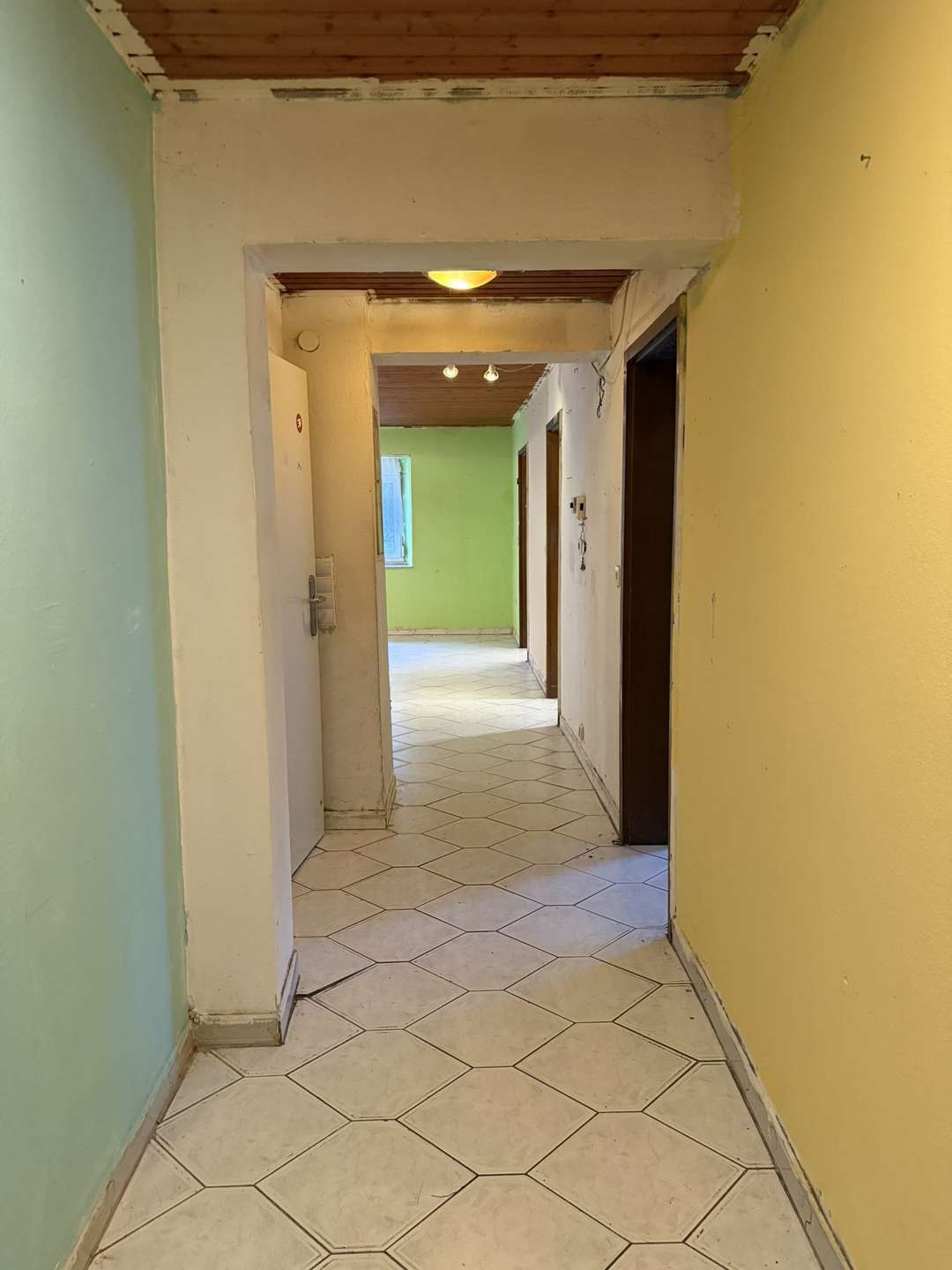 Sanierungsbedürftige 4-Zimmer Wohnung - Start frei für ihr Projekt!, Karlsruhe Kreis – Bild 4