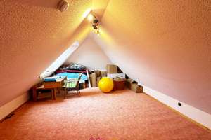 Mehr Raum als gedacht – Doppelhaushälfte mit 2 Carports, ausgebautem Spitzboden & Südwestterrasse – Die vollständige Adresse der Immobilie erhältst du vom Anbieter., 38300 Wolfenbüttel – Vorschaubild 16