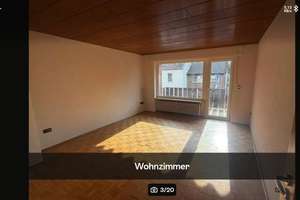 helle Wohnung mit Balkon, Einbauküche und Garage 