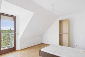 Dachgeschosswohnung mit Kamin und außergewöhnlichem Gestaltungspotenzial – Die vollständige Adresse der Immobilie erhältst du vom Anbieter., 81547 Neuharlaching, München – Vorschaubild 6