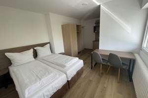 Doppelzimmer-Apartment möbliert im 1. Obergeschoss vorne links