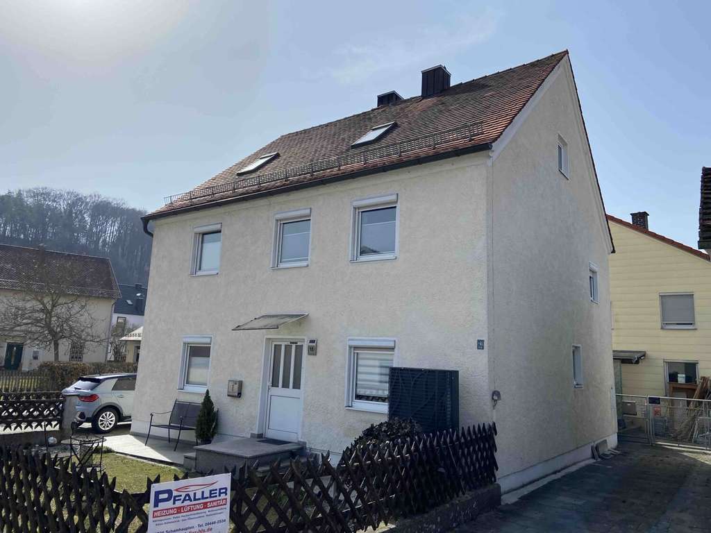 Immobilie in Altmannstein - Gepflegtes EFH mit Garage und die neue Wärmepumpe ist schon eingebaut - Bild 1