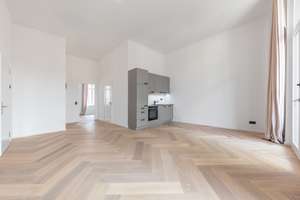 Exklusive Altbauwohnung mit Designerbad & Balkon in Düsseldorf-Unterbilk