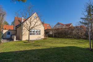 ***Heike Borchers Immobilien***Exklusives Familiendomizil mit Traumgarten, Wellnessoase & Kamin*** – Die vollständige Adresse der Immobilie erhältst du vom Anbieter., 82008 Unterhaching – Vorschaubild 6