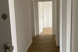 Sanierte 3-Zimmer-Wohnung mit kleinem Balkon in Köln-Lindenthal befristet für ein Jahr zu vermieten – Die vollständige Adresse der Immobilie erhältst du vom Anbieter., 50931 Lindenthal (Ortsteil), Köln – Vorschaubild 8