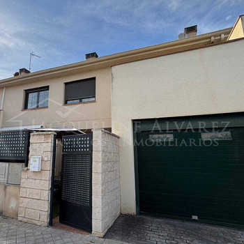 SPEKTAKULÄRES REIHENHAUS MIT GROSSEN HOF UND GEMEINSCHAFTSPOOL IN ARANJUEZ